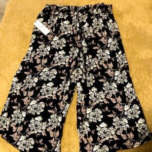 NWT SZ XL WIDE LEG 3/4 LENGTH PANTS
